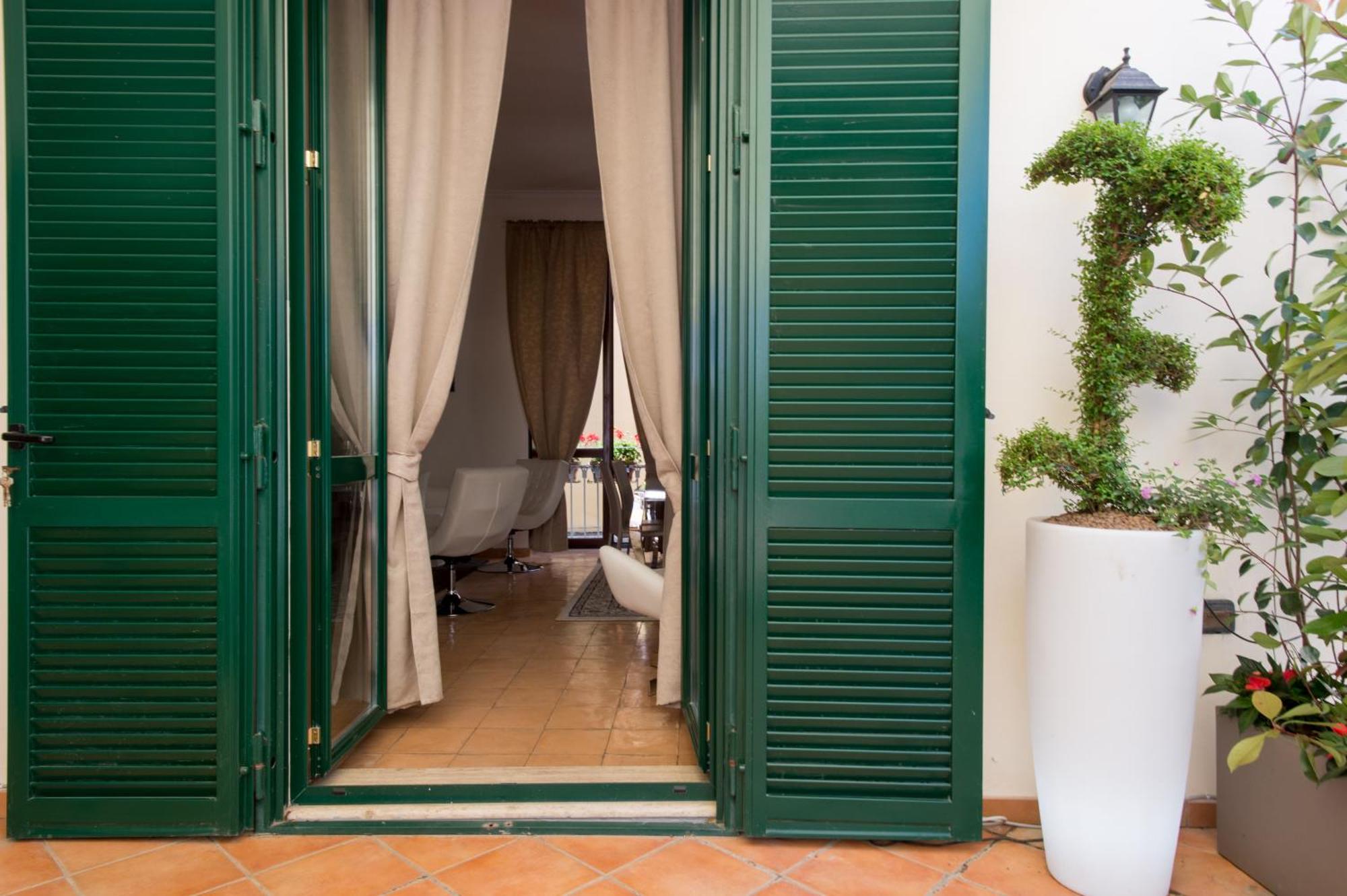 Boutique Apartment Al Duomo Salerno Esterno foto